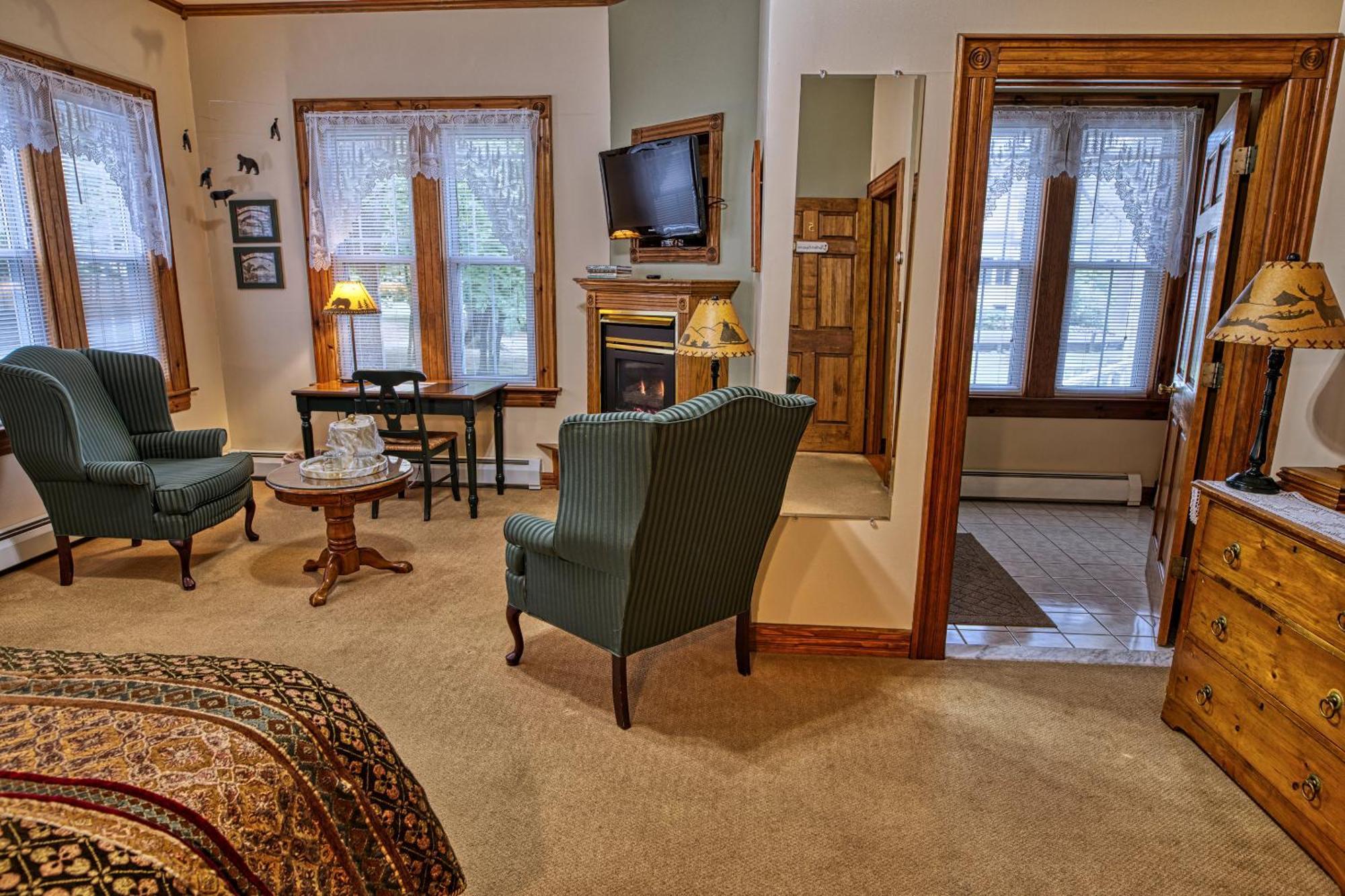 Rockwell Falls Inn And Wine Bar Lake Luzerne Rom bilde