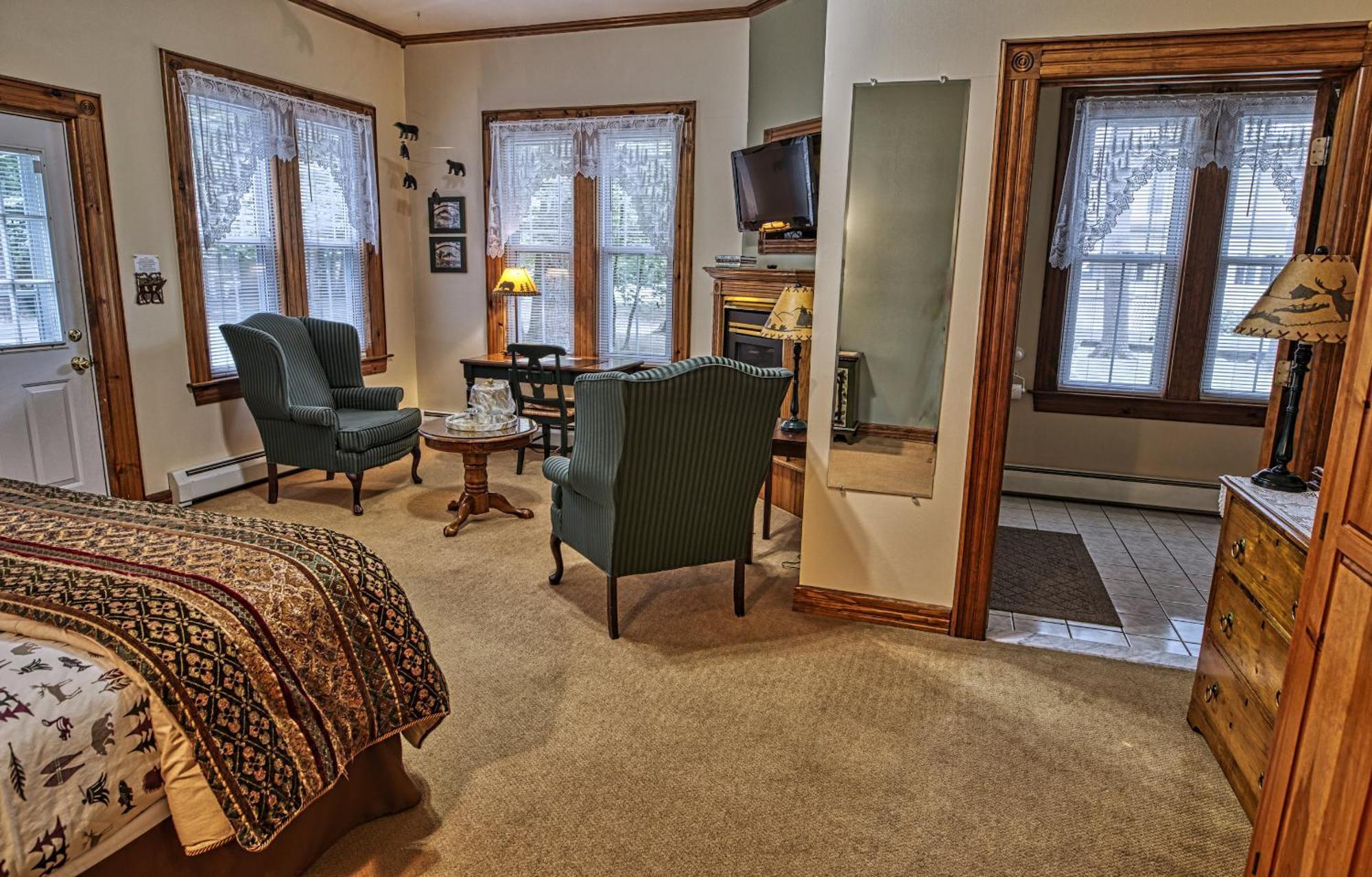 Rockwell Falls Inn And Wine Bar Lake Luzerne Rom bilde