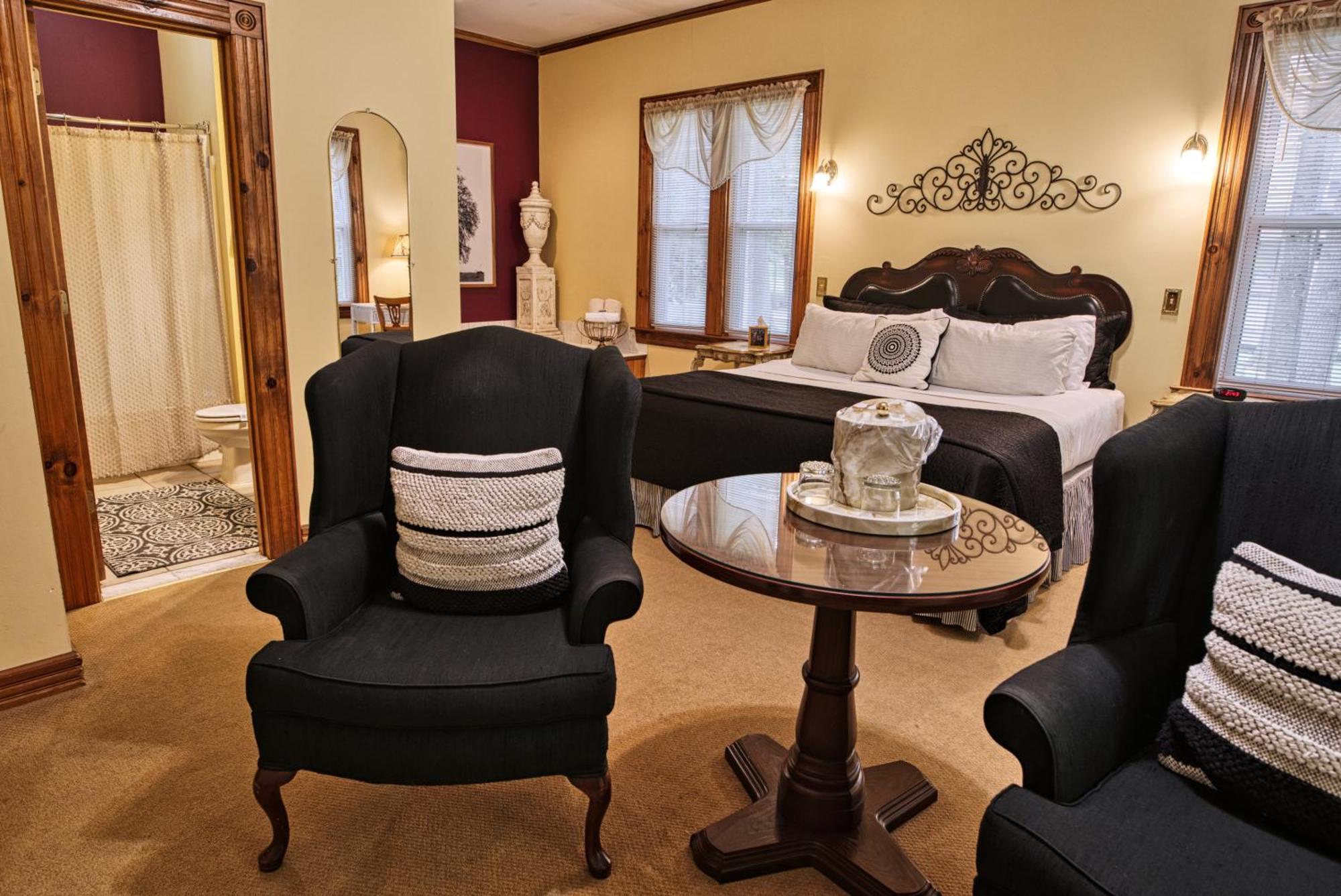 Rockwell Falls Inn And Wine Bar Lake Luzerne Rom bilde