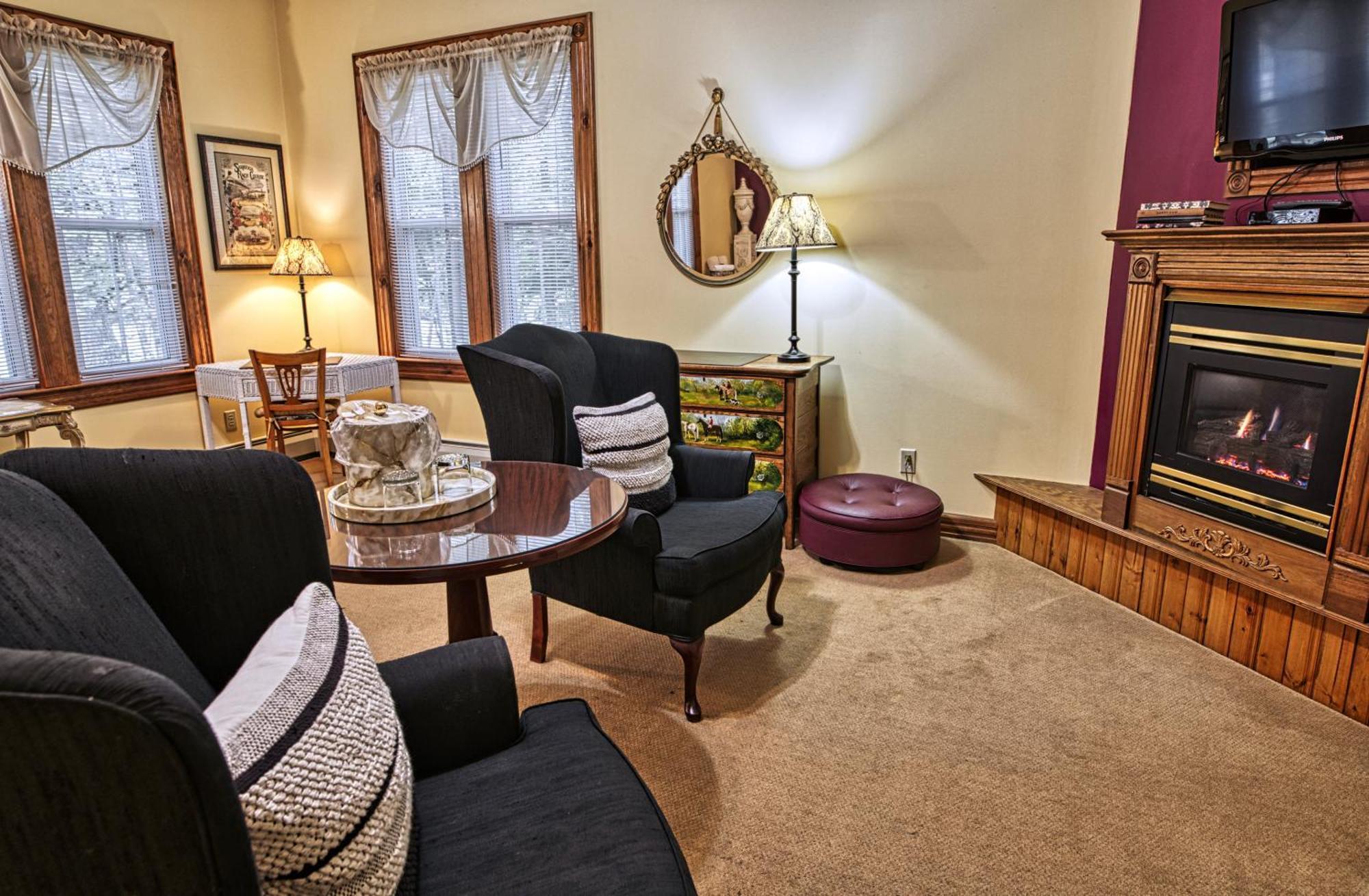 Rockwell Falls Inn And Wine Bar Lake Luzerne Rom bilde