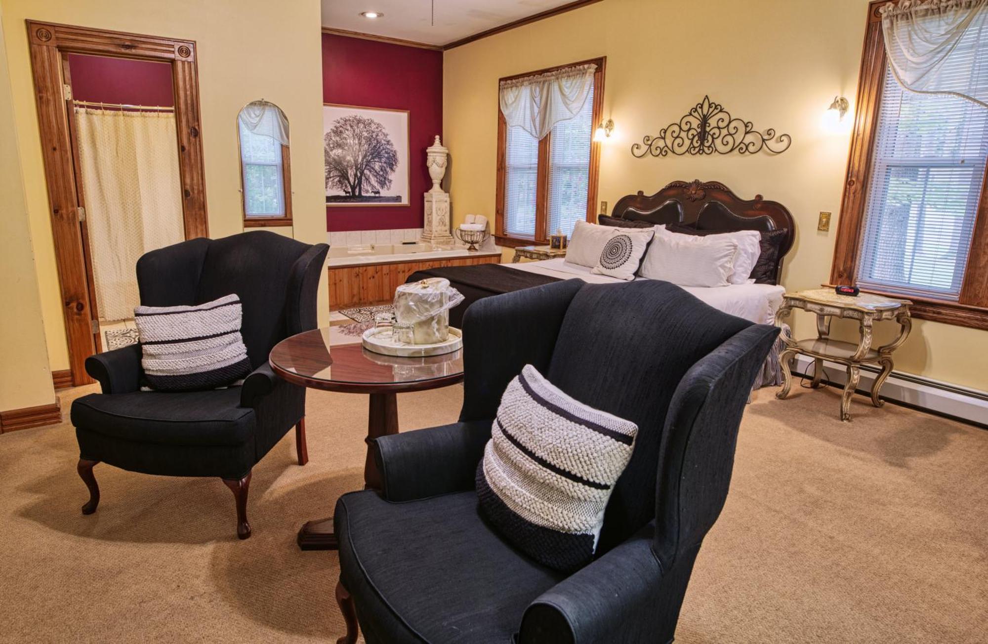 Rockwell Falls Inn And Wine Bar Lake Luzerne Rom bilde