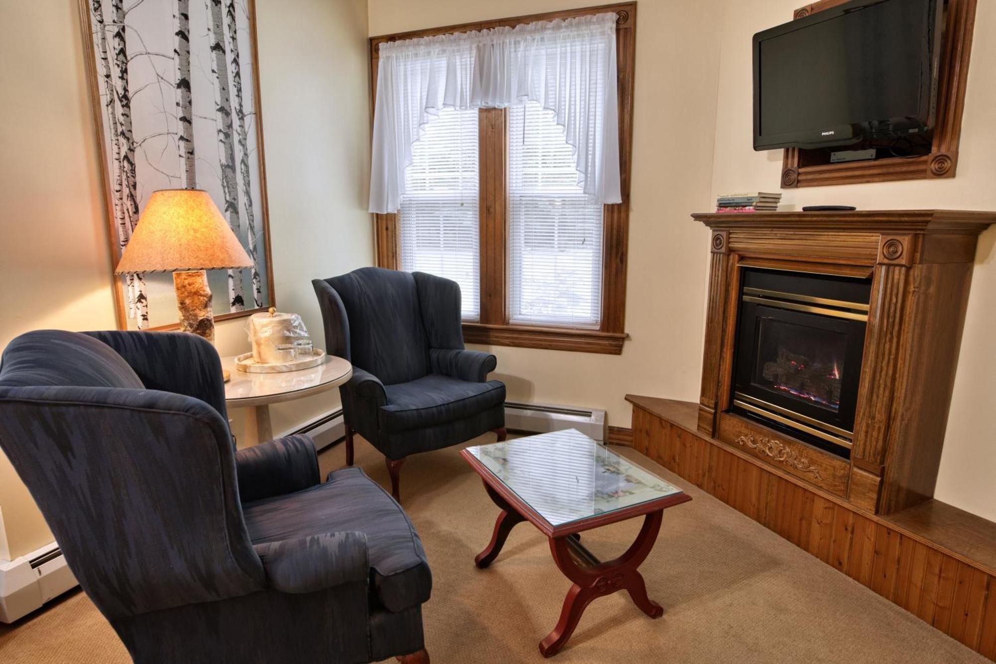 Rockwell Falls Inn And Wine Bar Lake Luzerne Rom bilde