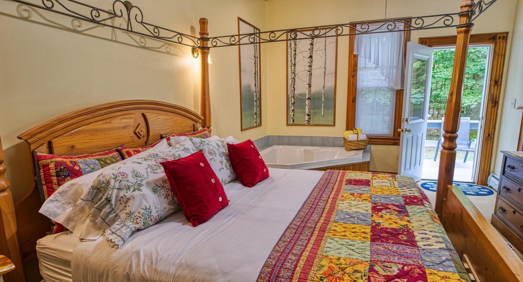 Rockwell Falls Inn And Wine Bar Lake Luzerne Rom bilde