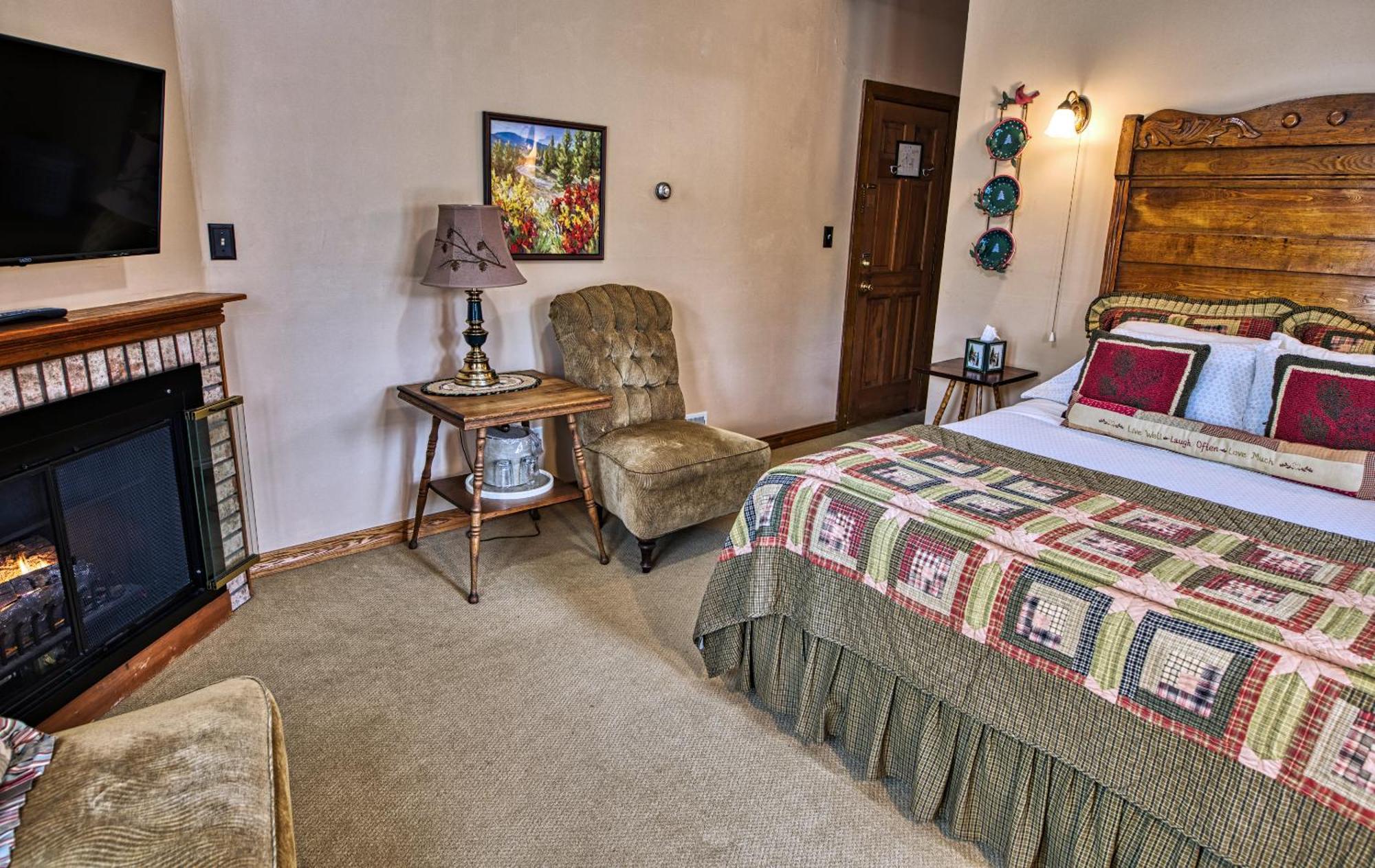 Rockwell Falls Inn And Wine Bar Lake Luzerne Rom bilde