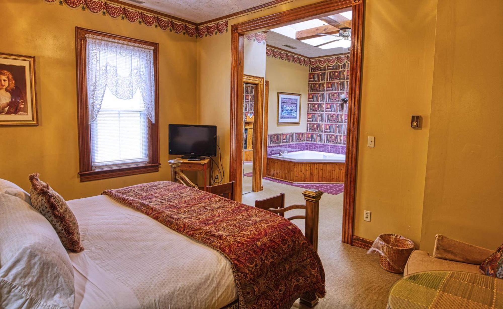 Rockwell Falls Inn And Wine Bar Lake Luzerne Rom bilde