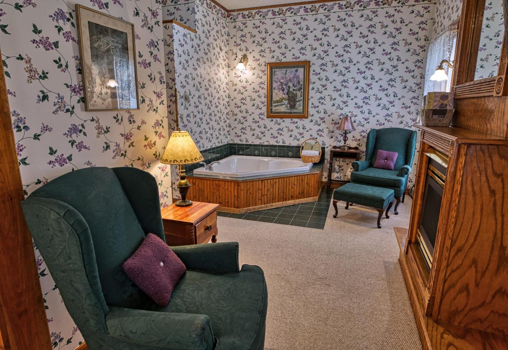 Rockwell Falls Inn And Wine Bar Lake Luzerne Rom bilde