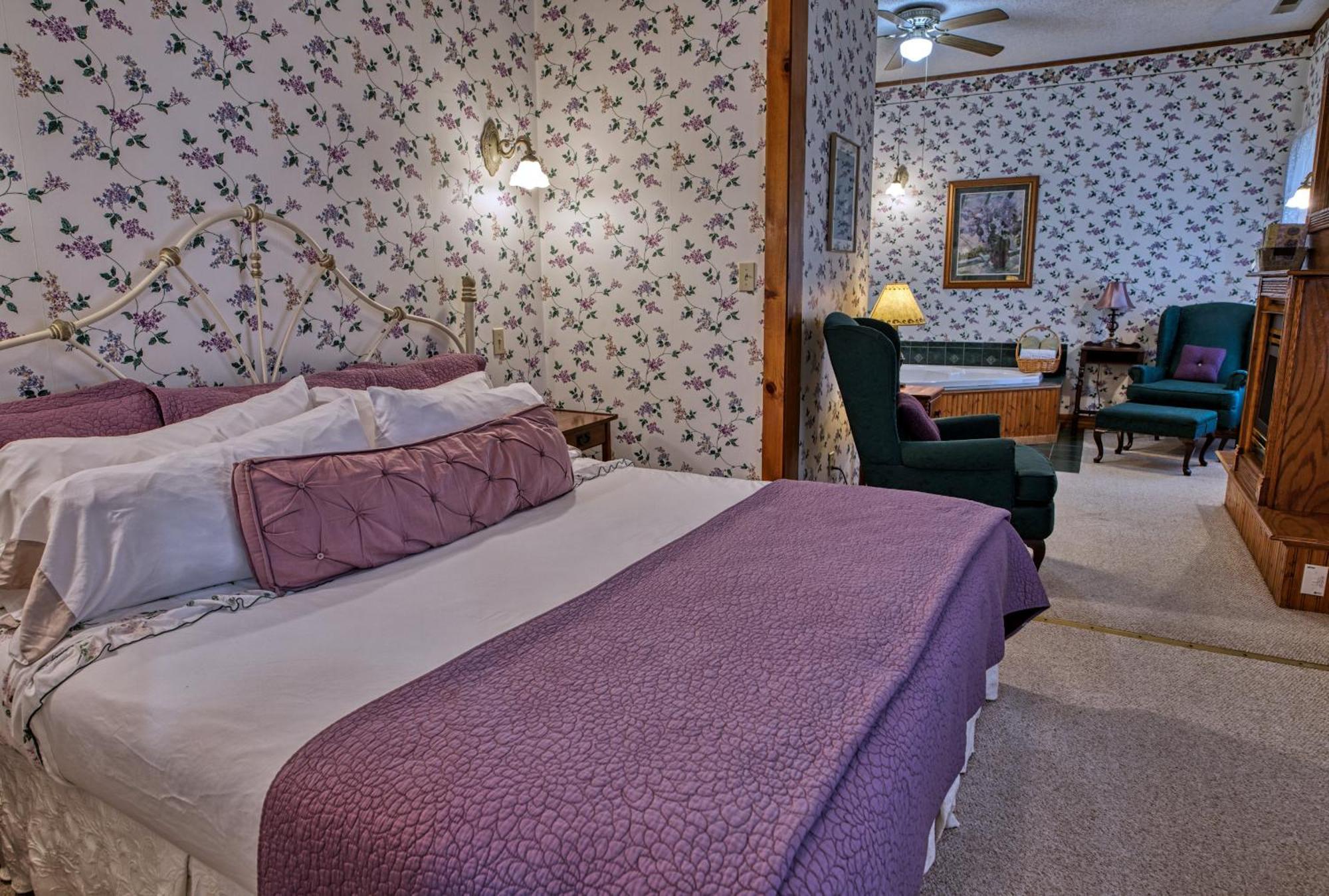 Rockwell Falls Inn And Wine Bar Lake Luzerne Rom bilde