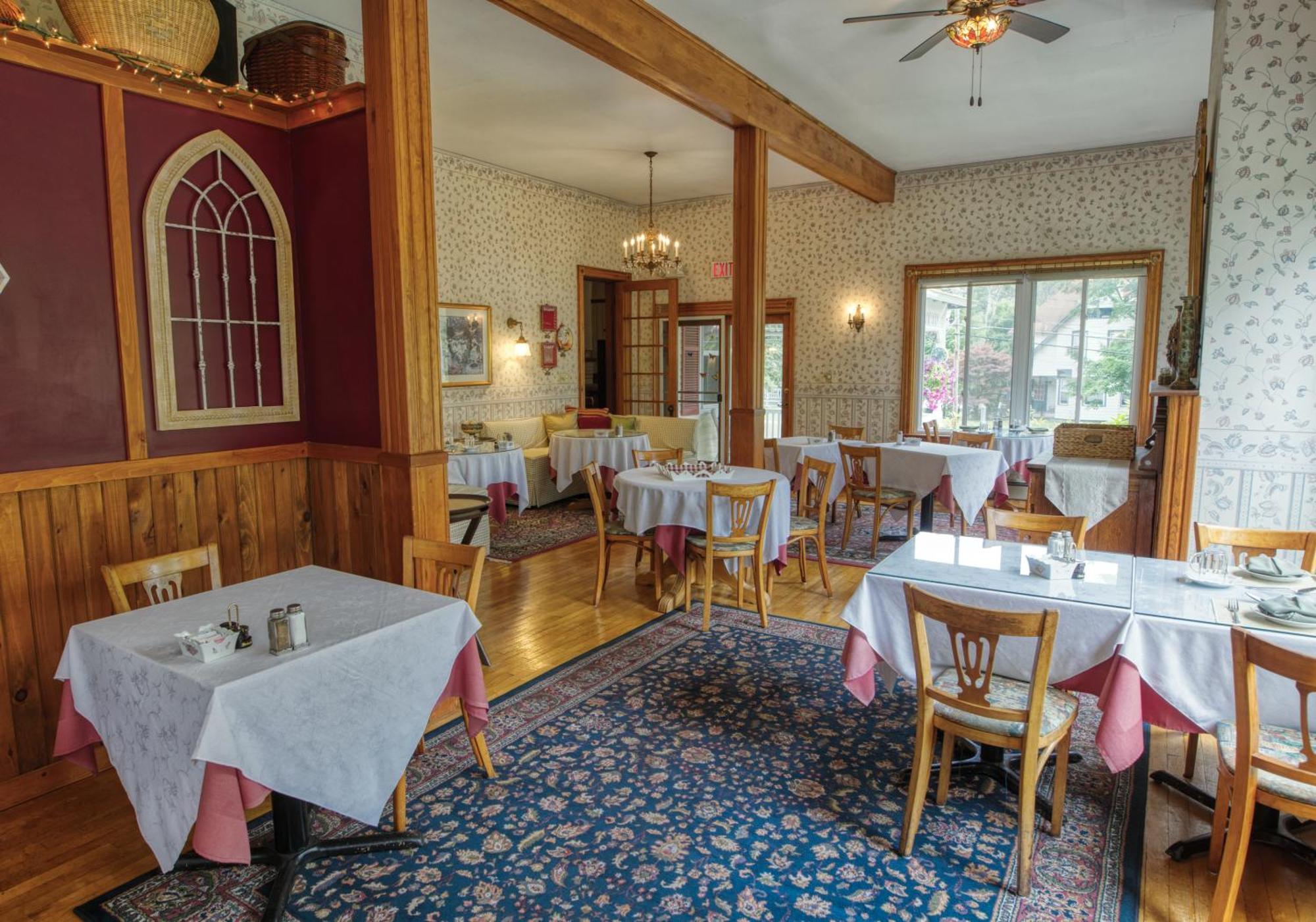 Rockwell Falls Inn And Wine Bar Lake Luzerne Eksteriør bilde