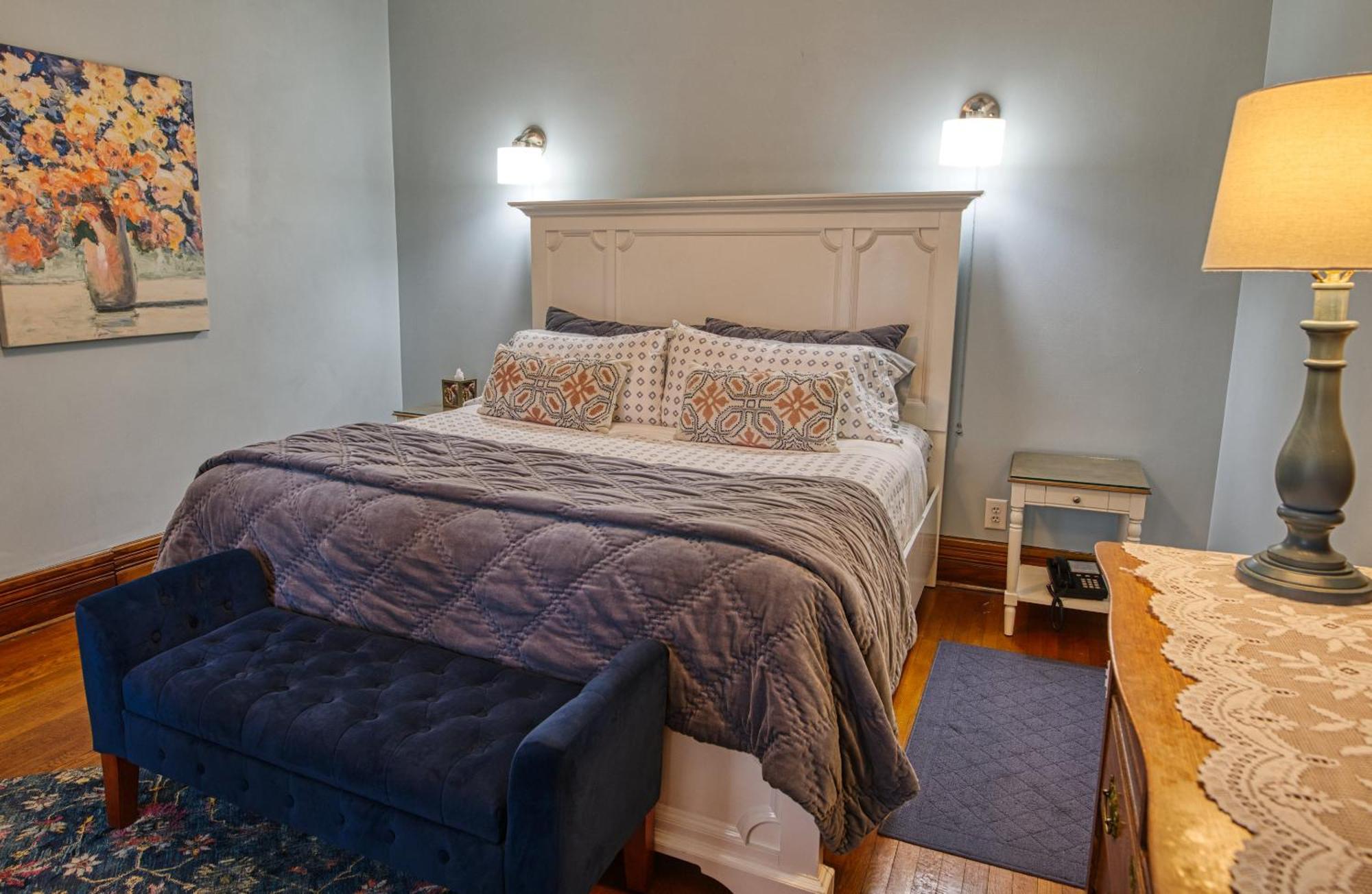 Rockwell Falls Inn And Wine Bar Lake Luzerne Rom bilde